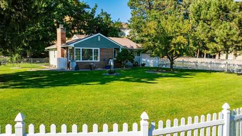 1519 N Riverside Dr, West Richland, WA 99353