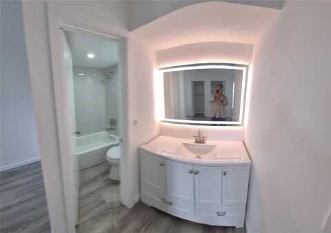 927 Twin Lakes Dr, Coral Springs, FL 33071