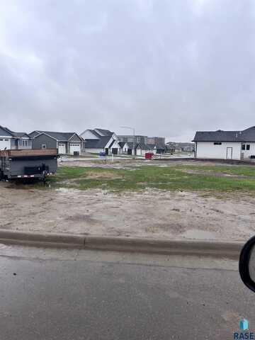 6013 W Mckinley Cir, Sioux Falls, SD 57107