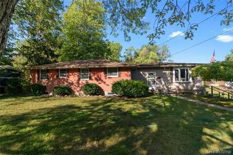 15116 Charluene Drive, Fenton, MI 48430