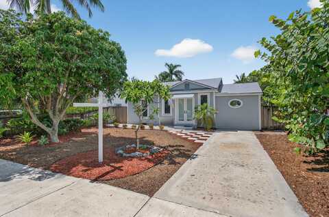 817 N Palmway, Lake Worth, FL 33460