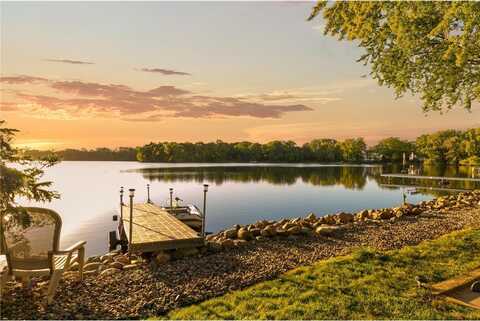 2311 Swan Drive, Mendota Heights, MN 55120