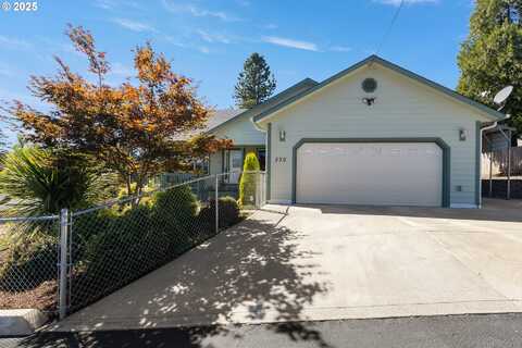 530 TANGLEWOOD ST, Sutherlin, OR 97479