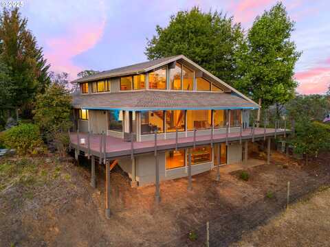 339 OAKVIEW DR, Roseburg, OR 97471