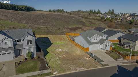 2805 NW MT ASHLAND LN, McMinnville, OR 97128