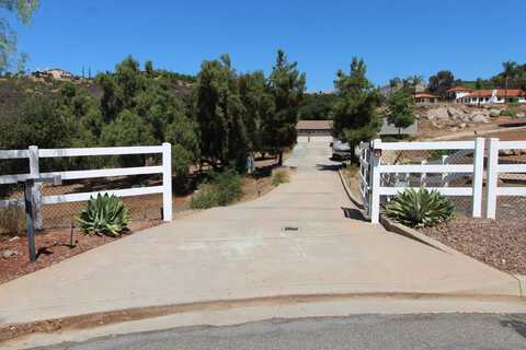 15404 El Capitan Real Ln, El Cajon, CA 92021