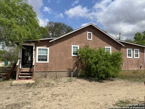 2201 Cantrell, Jourdanton, TX 78026