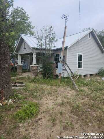 218 E mill, Uvalde, TX 78801