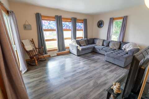903 E Memorial Drive, Janesville, WI 53545