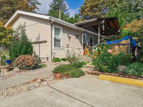 214 NW Creekside Drive, Grants Pass, OR 97526