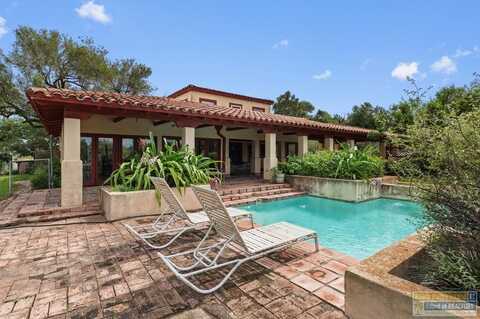 110 Toronja Dr., Bayview, TX 78566