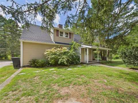 17 Pasquisett Trail, Charlestown, RI 02813