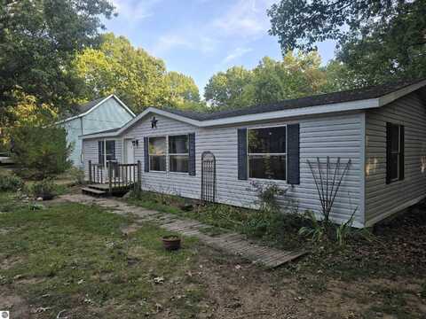 17009 Blackfoot Trail, Howard City, MI 49329