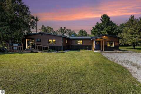 8615 Rapid City Road NW, Rapid City, MI 49676