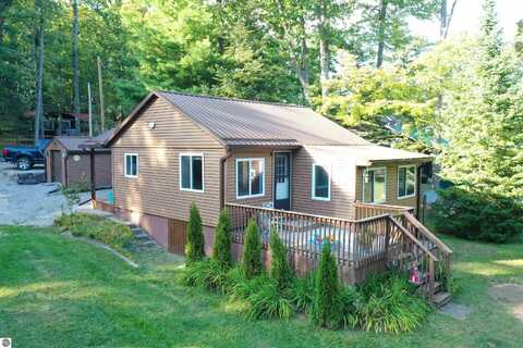 424 Ogemaw Road, Rose City, MI 48654