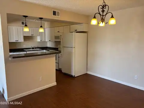 461 W Yucca Court, Tucson, AZ 85704
