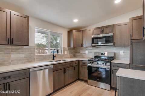 1220 W Fresno Street, Tucson, AZ 85745