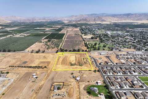 709 W Naranjo Boulevard, Woodlake, CA 93286