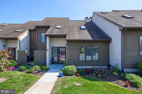 32 HAWK VALLEY LANE, DENVER, PA 17517