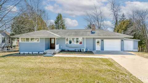 2711 Lake Shore, Escanaba, MI 49829