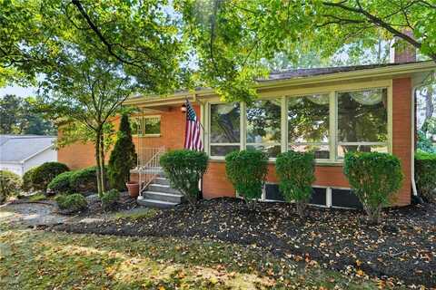 126 Meadowbrook Rd, Penn Twp, PA 16053