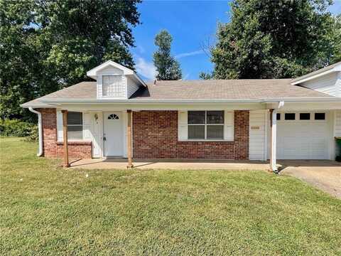 2007 Theodore DR, Springdale, AR 72762