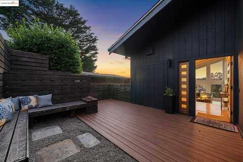 58 Villanova Dr, Oakland, CA 94611