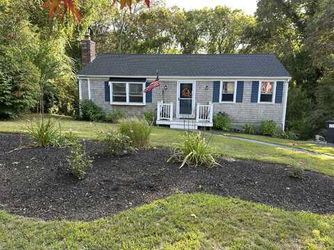 11 Warwick Way, Mashpee, MA 02649