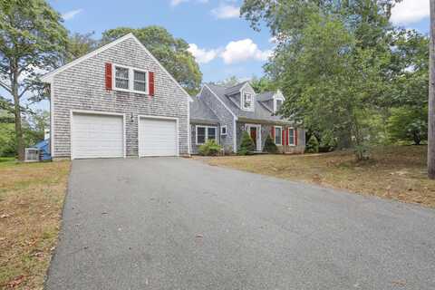2 Tricia Road, North Falmouth, MA 02556