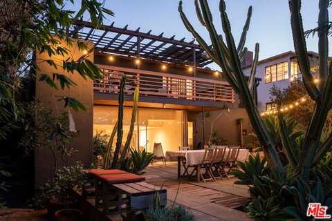 2521 W 5th St, Los Angeles, CA 90057