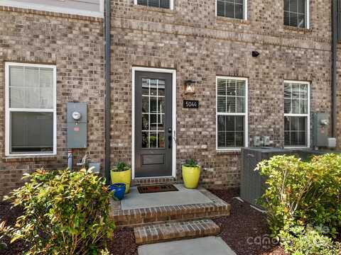 5044 Harrowsmith Lane, Charlotte, NC 28204