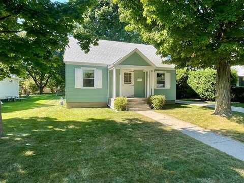 209 S 10th Ave, Sturgeon Bay, WI 54235