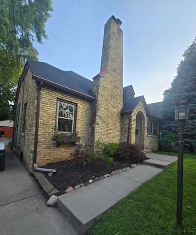 4050 Ovid Avenue, Des Moines, IA 50310