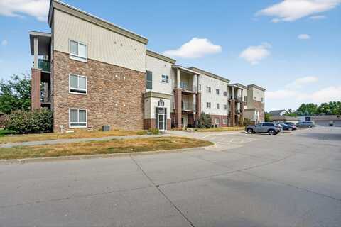 6350 Coachlight Drive unit: 3204, West Des Moines, IA 50266