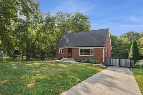 5120 Robertson Drive, Des Moines, IA 50312