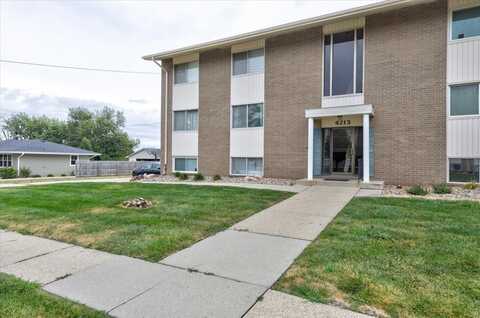 4213 62nd Street unit: 2, Urbandale, IA 50322