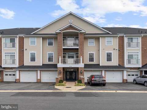410 Hamlet Club Dr #101, Edgewater, MD 21037
