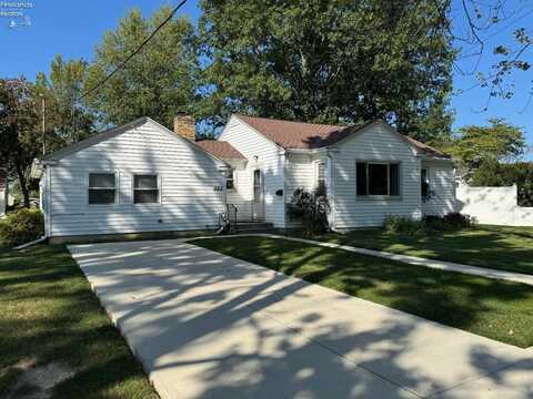 382 E Main Street, Oak Harbor, OH 43449