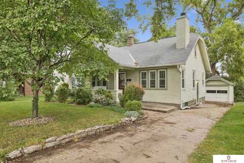 621 S 51st Street, Omaha, NE 68106