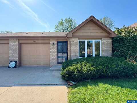 2411 N 69th Circle, Lincoln, NE 68507
