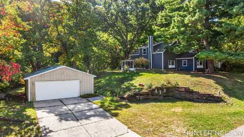 510 Clark Street NW, Comstock Park, MI 49321