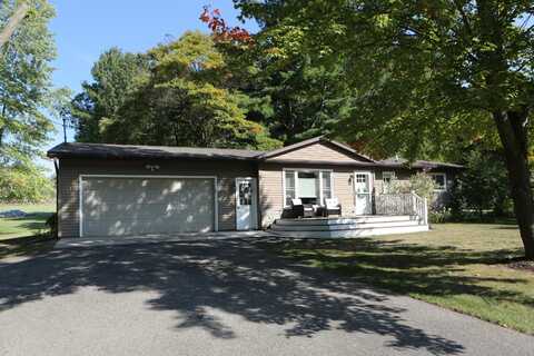 842 Carlson Drive NW, Stanton, MI 48888