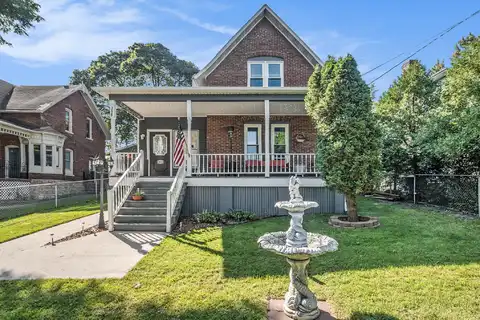 305 5th Street, Manistee, MI 49660