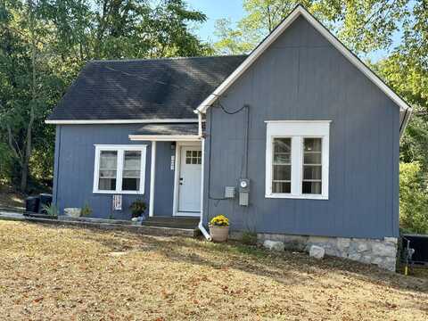 305 E Webster Avenue, Ava, MO 65608
