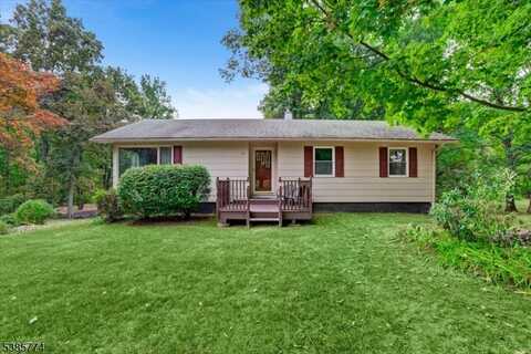 30 Lounsberry Hollow Rd, Vernon, NJ 07461