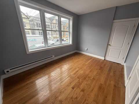 129 WEST 54TH ST, Bayonne, NJ 07002