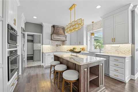 9206 W 146th Place, Overland Park, KS 66221