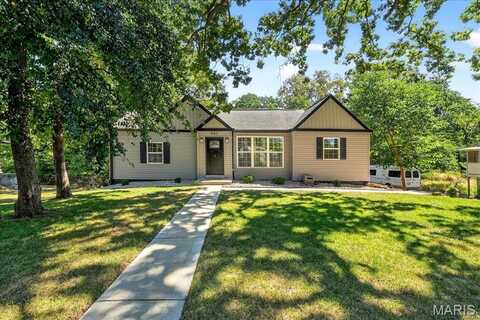 901 Oak Drive, Fenton, MO 63026
