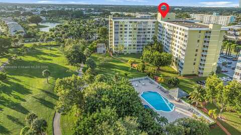 4400 Hillcrest Dr, Hollywood, FL 33021