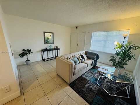 1403 NW 103rd St, Miami, FL 33147